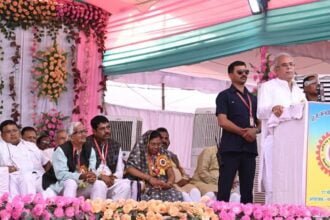 छत्तीसगढ़ पर अब बात होती है तो सांस्कृतिक विशिष्टताओं पर , सीएम बघेल से प्रधानमंत्री ने फाग गीतों पर चर्चा की