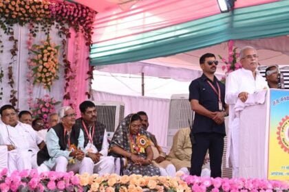 छत्तीसगढ़ पर अब बात होती है तो सांस्कृतिक विशिष्टताओं पर , सीएम बघेल से प्रधानमंत्री ने फाग गीतों पर चर्चा की