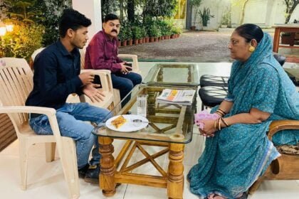 जशपुर का युवक सीएम से मिलने पहुंचा भिलाई, परिजनों से मिल बताई समस्या, मुख्यमंत्री ने कलेक्टर को समाधान के दिए निर्देश