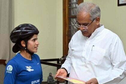 सीएम बघेल से सोलो साइकलिस्ट आशा मालवीय ने की मुलाकात, महिला सुरक्षा और सशक्तिकरण के लिए कर रही हैं संपूर्ण भारत की सायकल यात्रा