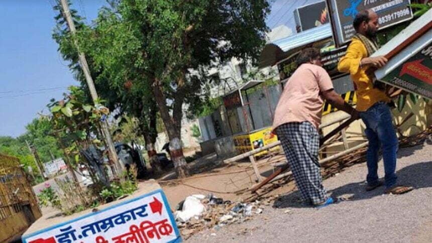 कार्रवाई: निगम ने फिर दी व्यापारियों को चेतावनी, जब्त किए बिना अनुमति लगाए गए बैनर पोस्टर