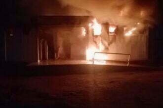 असामाजित तत्वों की करतूत! रेलवे स्टेशन पर आग से मचा हड़कंप, घंटों मशक्कत के बाद पाया काबू