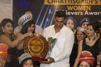 जेके फाउंडेशन ने किया 100 महिलाओं को 'वुमन एचीवर अवार्ड' से सम्मानित, विधायक देवेन्द्र ने कहा-ये महिलाएं रहीं मेरे जीवन की प्रेरणा