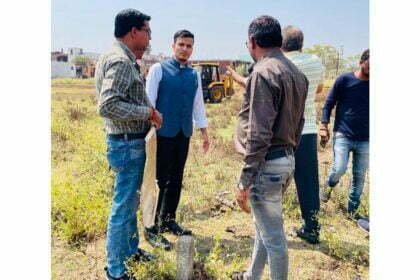 अवैध प्लाटिंग के मामले की शिकायत मिलने पर एसडीएम लक्ष्मण तिवारी ने की कार्रवाई