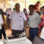 कलेक्टर ने आयुष्मान कार्ड निर्माण शिविरों का किया निरीक्षण, अधिक से अधिक कार्ड बनवाने की अपील