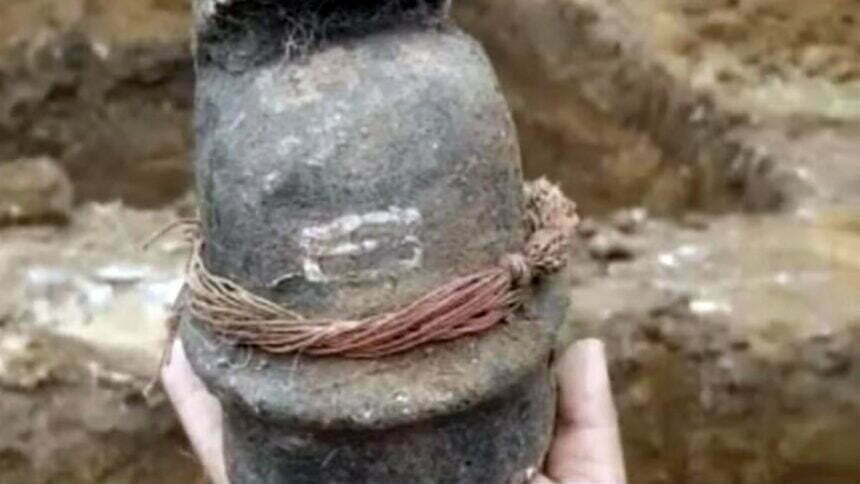 खुदाई में मिला शिवलिंग, उमडऩे लगी लोगों की भीड़ और करने लगे पूजा पाठ