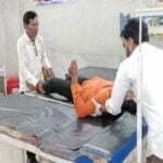 Accident: बिना हेलमेट: वो भी तीन सवारी, खड़ी ट्रक से टकराई बाइक, दो की मौत एक घायल