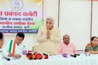 राजीव भवन में हुई बूथ प्रबंधन कमेटी की जिला स्तरीय बैठक, भूपेश सरकार की नीतियों की विधायक वोरा ने की जमकर तारीफ