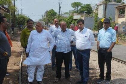 52 लाख की लागत से पटरीपार में मुख्य सड़क का निर्माण, आईएचएसडीपी आवास की समस्याओं का होगा निराकरण: वोरा