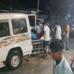 डिवाइडर से टकराई पिकअप, 24 लोग घायल, तीन को गंभीर चोट