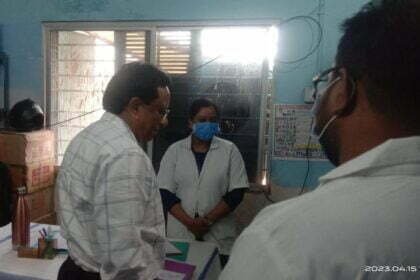 सीएमएचओ अधिकारी जेपी मेश्राम ने किया स्वास्थ्य केन्द्रों का निरीक्षण, पाई कई खामियां, कहा नियमों का करें पालन