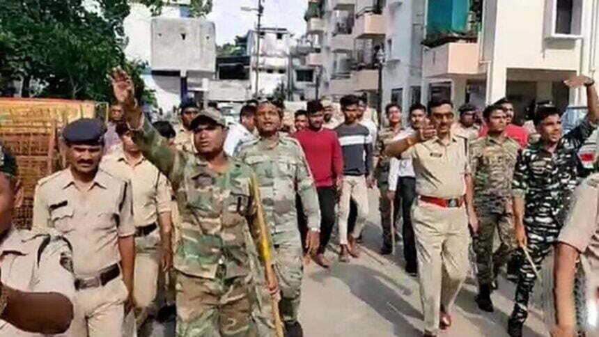 हत्या के आरोपियों का निकाला जुलूस, तीन पहले की थी ऑटो चालक की हत्या