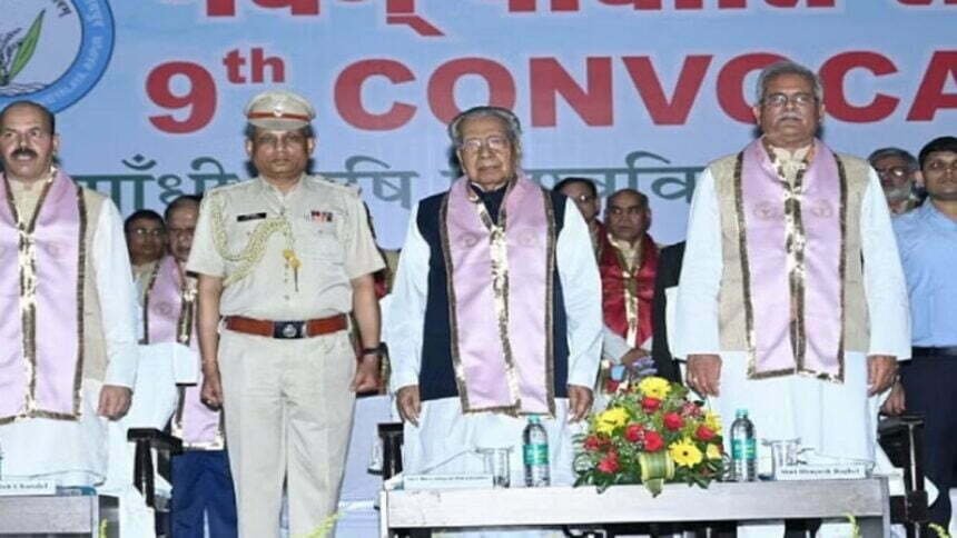 गरमाया आरक्षण का मामला: राज्यपाल सवालों के जवाब देने से बचते नजर आए, कहा-आस्क टू सीएम