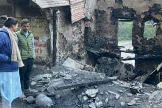 दर्दनाक घटना: आग लगने से जिंदा जल गए चार मासूम, मौके पर पहुंचीं डीएम सहित अधिकारियों की टीम