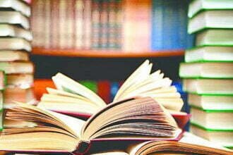 निजी स्कूलों की मनमानी: महंगी किताबों की शिकायत पर कार्रवाई, 256 स्कूलों में छापे, 22 को नोटिस