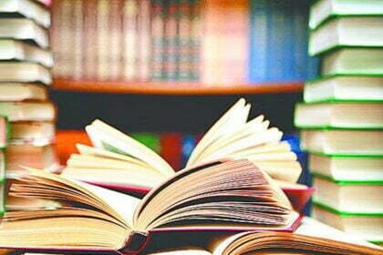 निजी स्कूलों की मनमानी: महंगी किताबों की शिकायत पर कार्रवाई, 256 स्कूलों में छापे, 22 को नोटिस