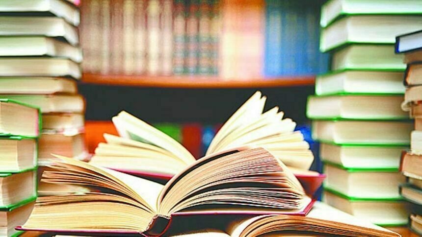 निजी स्कूलों की मनमानी: महंगी किताबों की शिकायत पर कार्रवाई, 256 स्कूलों में छापे, 22 को नोटिस