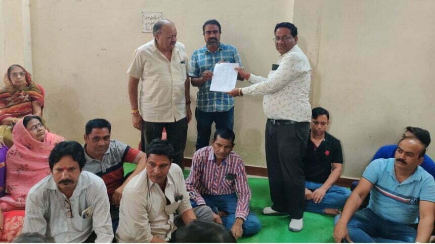 पुरानी समिति भंग कर बनी नई समिति, वार्डवासियों के सामने रखा खर्चों का हिसाब, तीन वार्डों से सैंकड़ों सदस्य जोड़े गए