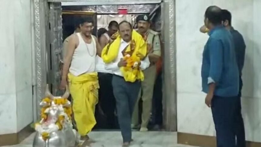 बाबा महाकाल की शरण में एनएसए अजीत डोभाल, भस्म आरती में हुए शामिल
