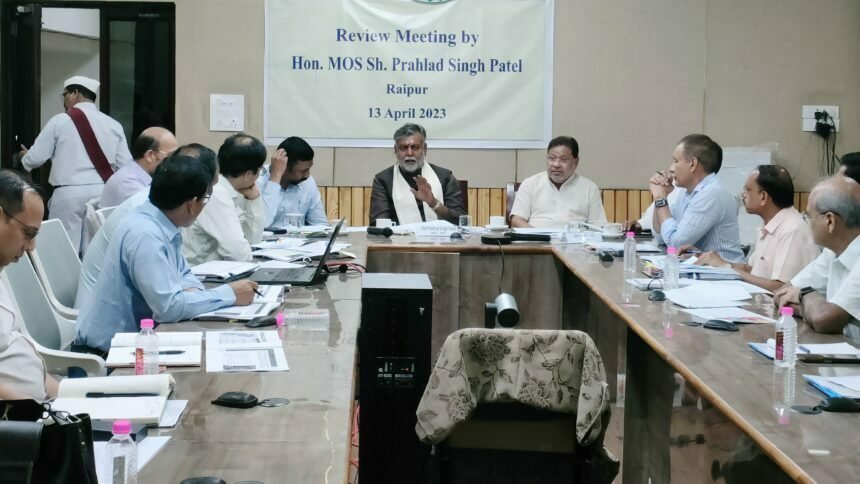 समीक्षा बैठक: मंत्री प्रहलाद पटेल ने कहा जल जीवन मिशन के कार्य मार्च 2024 तक पूरी गुणवत्ता के साथ पूरा करें