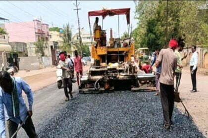 वैशाली नगर जोन क्षेत्र में सड़कों का हो रहा है डामरीकरण, खस्ताहाल सड़क से मिलेगी निजात, आवाजाही में होगी आसानी