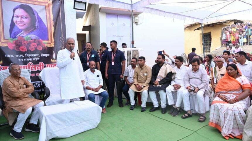 नवीन नगपुरा कॉलेज का नाम स्व. शालिनी यादव के नाम पर, सीएम बघेल ने की घोषणा, गृहग्राम बोरई में परिवार से मिले मुख्यमंत्री