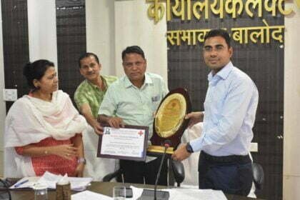 महतारी न्याय रथ के सफल संचालन के लिए प्रदेश के इस जिले का हुआ सम्मान