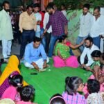 विधायक देवेंद्र यादव ने किया वार्ड 49 सुभाष नगर खुर्सीपार में भेंट मुलाकात, चखा रोटी और चौलाई भाजी का स्वाद