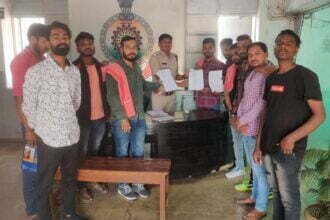 नशा के अवैध कारोबार ल बंद करे बर छत्तीसगढिय़ा क्रांति सेना ह छावनी थाना म सउपीस ज्ञापन