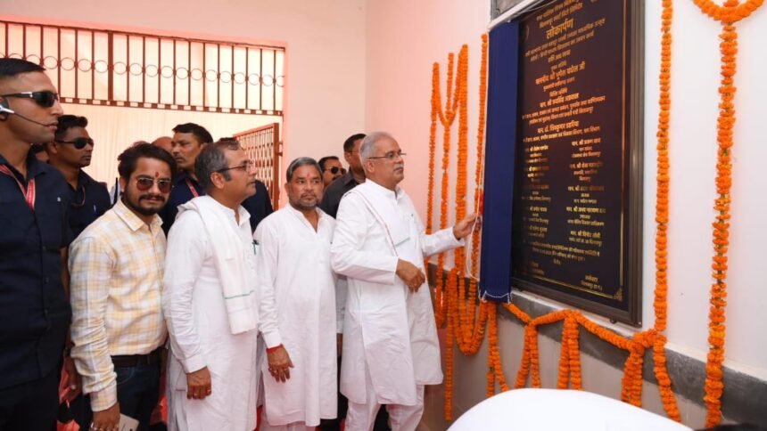 स्वामी आत्मानंद स्कूल लाल बहादुर शास्त्री विद्यालय में 3 करोड़ की लागत से हुए उन्नयन कार्य का मुख्यमंत्री ने किया लोकार्पण