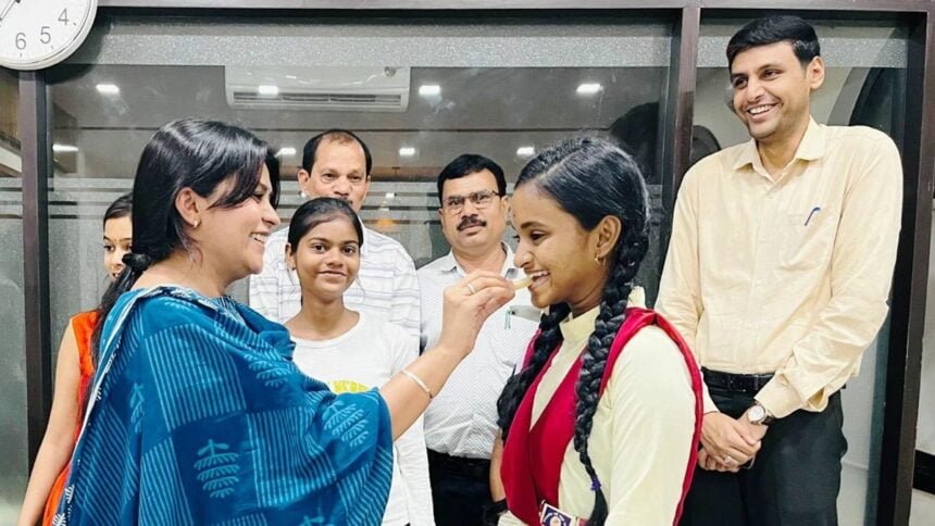 मेरिट सूची में स्थान बनाने वाले विद्यार्थियों को कलेक्टर ने किया सम्मानित