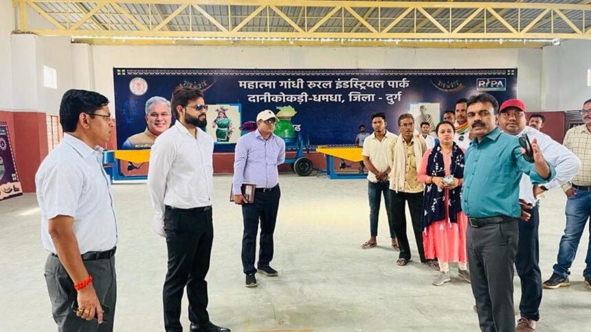 हसदा में बनेगा टमेटो सॉस और केचअप, रीपा में निर्मित किए जा रहे उत्पादों एवं निर्माण कार्यों को देखने पहुंचे कलेक्टर