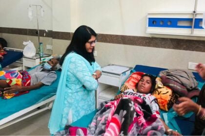 कलेक्टर ने जिला अस्पताल में मरीजों को मिल रही सुविधाओं की ली जानकारी, बाहर से ब्लड मंगाने की जानकारी पर मरीज को पैसे लौटाने दिए निर्देश