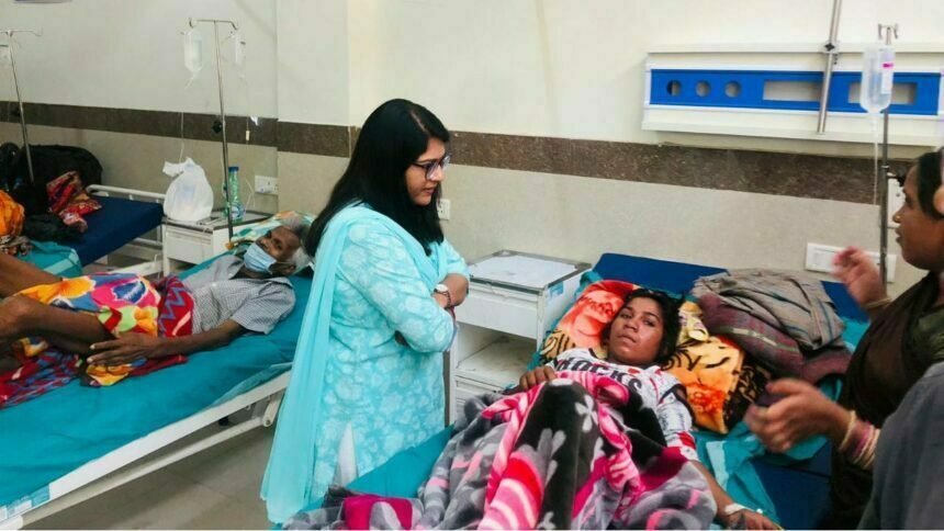 कलेक्टर ने जिला अस्पताल में मरीजों को मिल रही सुविधाओं की ली जानकारी, बाहर से ब्लड मंगाने की जानकारी पर मरीज को पैसे लौटाने दिए निर्देश