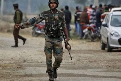 हाईकोर्ट के फैसले के बाद बढ़ा तनाव, सेना की तैनाती, एयरलिफ्ट की गईं आरएएफ की कंपनियां