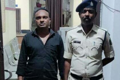 अवैध शराब बिक्री में किराना दुकान संचालक गिरफ्तार, कल सेना के जवान सहित तीन की हुई थी मौत