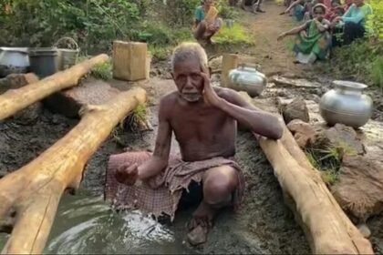 लाखों लीटर पानी की बर्बादी से गांव वालों के सूख रहे गले, गड्ढों के पानी से प्यास बुझा रहे लोग