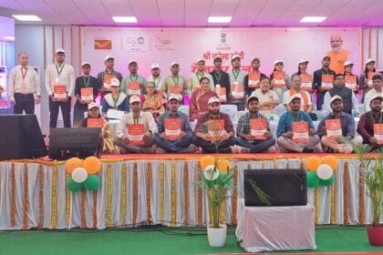 रायपुर में आयोजित रोजगार मेला में 214 नवनियुक्त कर्मियों को सौंपा नियुक्ति-पत्र