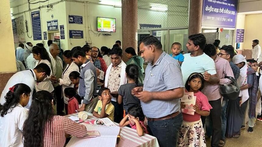 आयुर्वेद महाविद्यालय चिकित्सालय में 835 बच्चों का कराया गया स्वर्णप्राशन