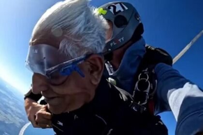 मंत्री टीएस सिंहदेव ने हजारों फीट से लगाई छलांग: पैराग्लाइडिंग और पैराजंपिंग का लिया आनंद
