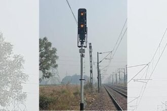 Automatic Signal System: ट्रेनों को अब बेवजह कहीं भी नहीं होना पड़ेगा खड़ा, इस सिस्टम से एक के पीछे एक ट्रेन बिना लेट हुए चलेंगी