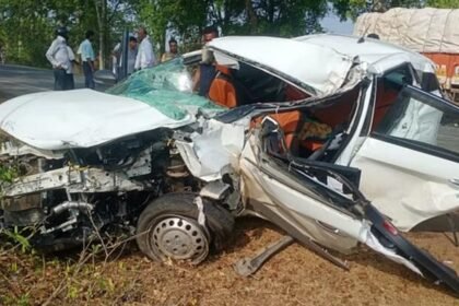 CG News: रफ्तार ने फिर छिनी दो जिंदगी: खड़े ट्रक से टकराई कार, एक बच्ची सहित महिला की मौत, चार घायल