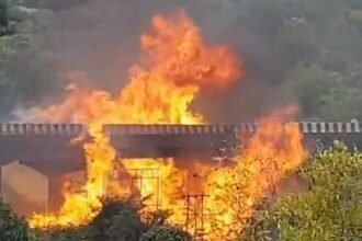 भीषण हादसा: मुंबई-पुणे एक्सप्रेस-वे पर ऑयल टैंकर में लगी आग, चार की मौत, तीन घायल