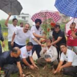 आर्टकॉम की मुहिम 'हर आँगन एक पेड़' का भरी बरसात में शुभारंभ