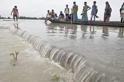 भारी बारिश से 40 हजार लोग प्रभावित, अगले चार दिन भारी बारिश की चेतावनी, नदियां खतरे के निशान से ऊपर