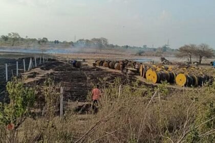 कचरा जलाने के लिए लगाई गई आग में रेलवे को डेढ़ करोड़ का हुआ नुकसान, जाने क्या है पूरा मामला