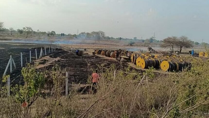 कचरा जलाने के लिए लगाई गई आग में रेलवे को डेढ़ करोड़ का हुआ नुकसान, जाने क्या है पूरा मामला