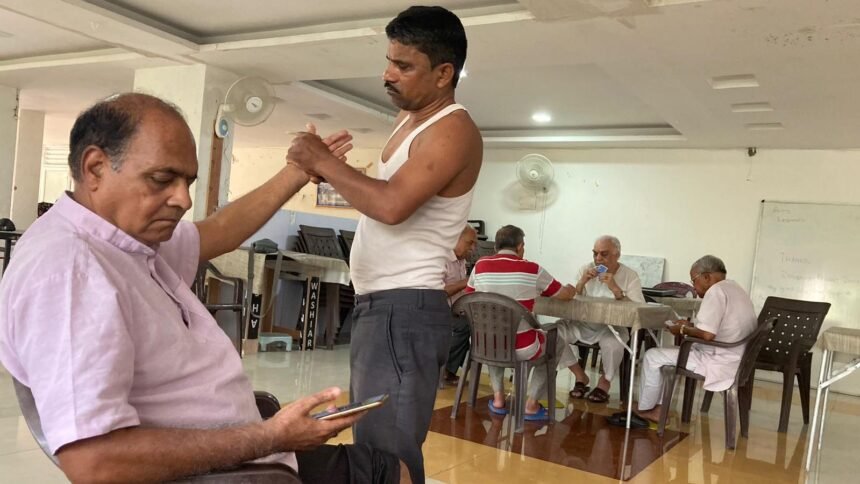बुज़ुर्गों के लिए मानसिक शांति के साथ ही शारीरिक शांति का भी सुखद माध्यम बनी समाजसेवी संस्था बीइंग रेस्पॉन्सिबल