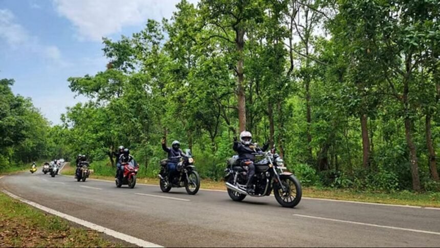 छत्तीसगढ़ पर्यटन मंडल की पहल: 'देखो बस्तर सीजन 2-बस्तर ऑन बाइक' का आयोजन, 75 बाइक राइडर्स ले रहे हिस्सा