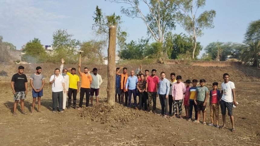 मुख्यमंत्री की पहल: धमधा के सांस्कृतिक महत्व के छह प्राचीन तालाबों का लौटा गौरव, विधि विधान से खुदाई कर ताम्रपत्र और काष्ठस्तंभ की हुई स्थापना